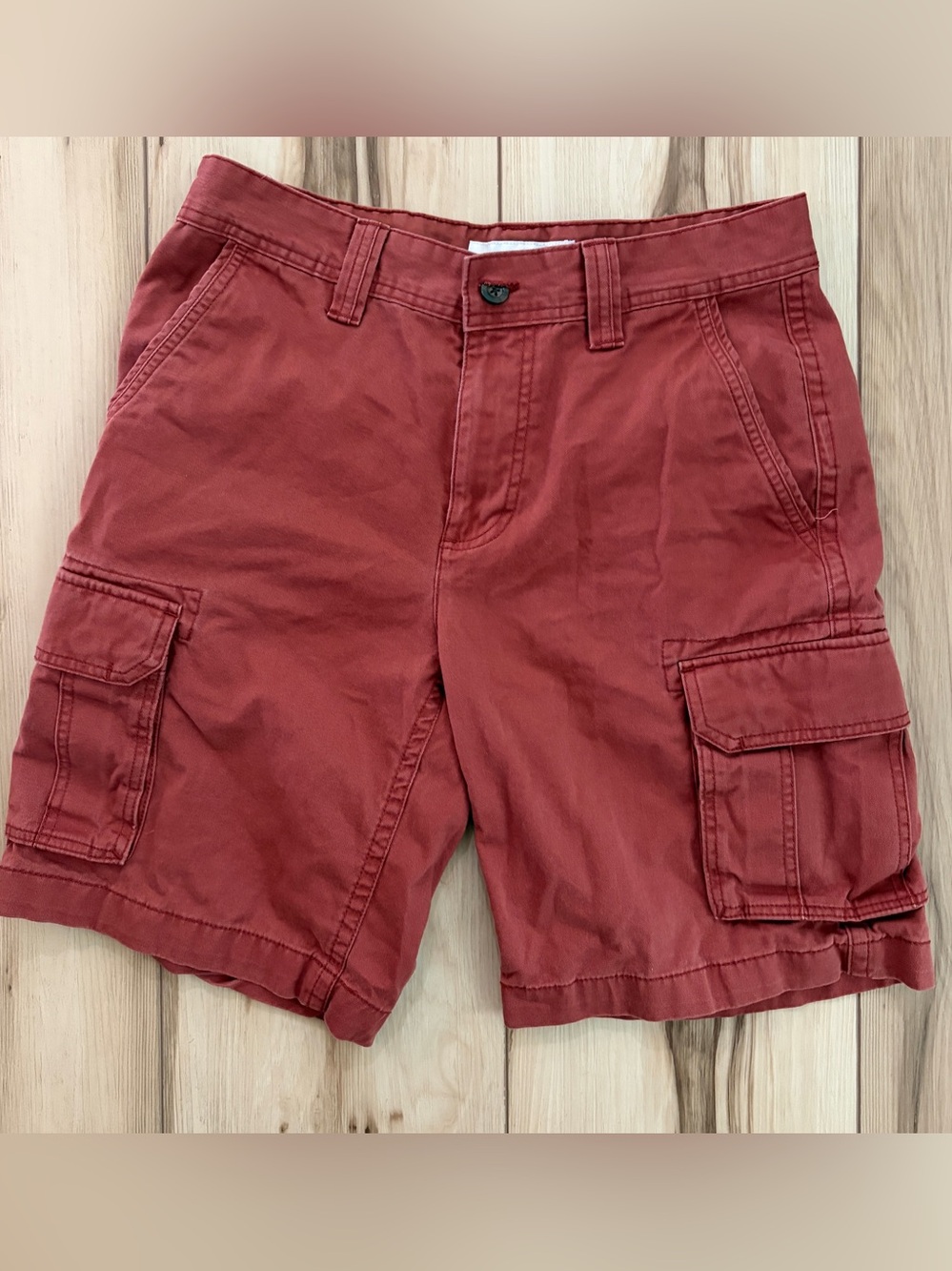 Amazon Essentials Men's Cargo Shorts in Brick Red